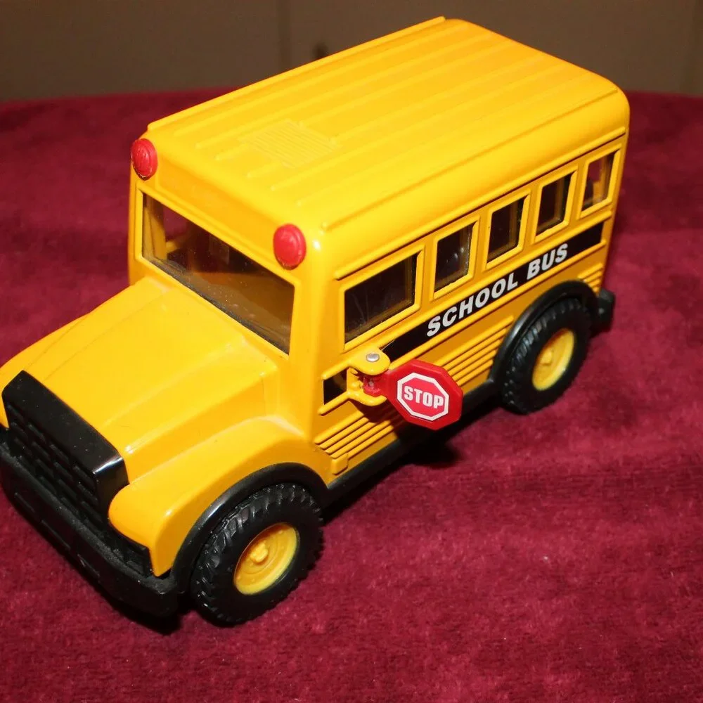 2001 Soma Vintage Mighty Wheels Metal School bus
